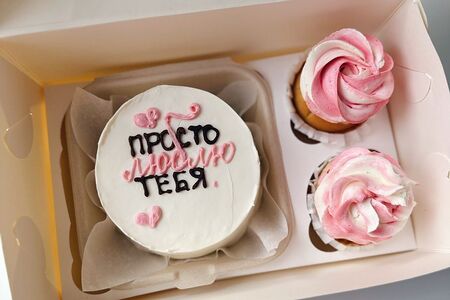 Набор десертов (бенто-торт и 2 капкейка)