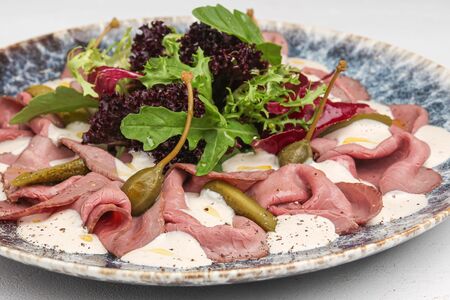 Вителло тоннато с соусом из тунца