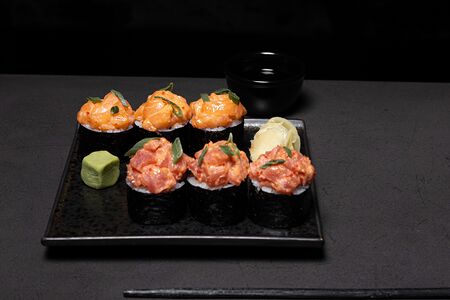 Тартар ролл с тунцом, лососем и манго