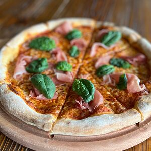 Пицца с прошутто