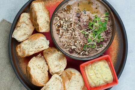 Паштет из куриной печени с домашним хлебом