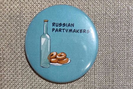 Значок Party Makers 44 мм