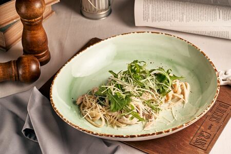 Паста с курицей и белыми грибами