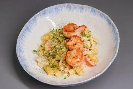 Фузилли с дарами моря в сливочном соусе