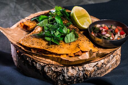 Кесадилья с мраморным теленком