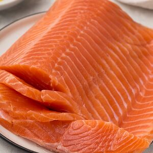 Филе слабосоленое на коже, куском в ассортименте