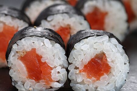 Маки с тунцом