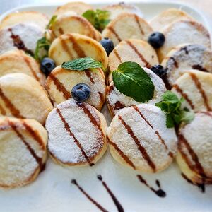 Фирменные сырники со сметаной