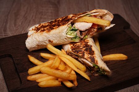 Шаверма в лаваше с фри