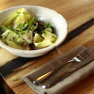 Свежий салат с медовой свеклой и горным сыром