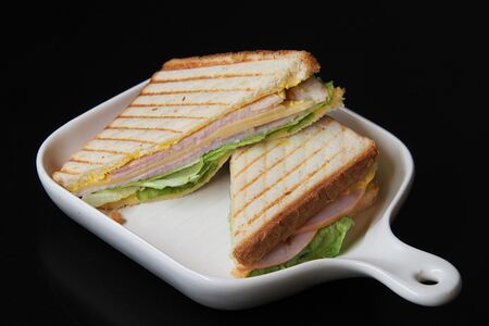 Сэндвич с ветчиной и сыром