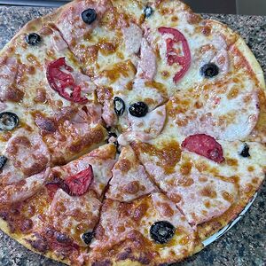 Пицца с ветчиной большая