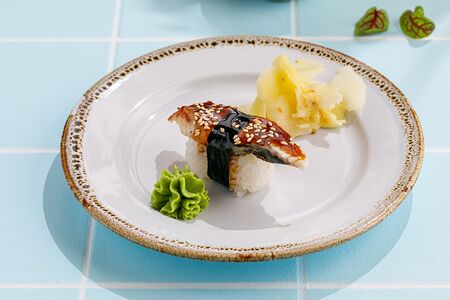 Суши с угрем