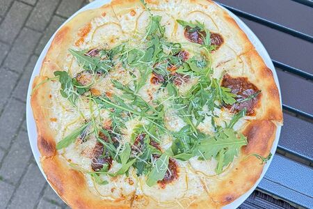 4 сыра, груша, руккола