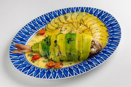 Пагр в луке порей 700