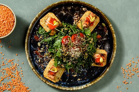 Салат с лососем