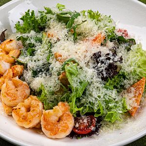 Салат Цезарь с креветками