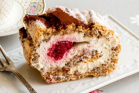 Десерт Рулет миндальный