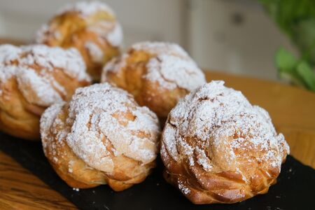 Профитроль с творожным кремом