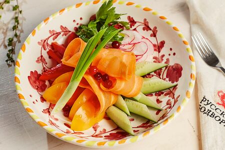 Свежая овощная тарелка