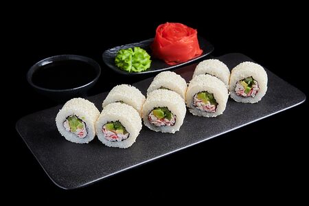 Ролл Калифорния в кунжуте