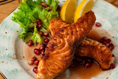 Стейк из семги на углях