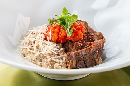 Говяжий язык со сливочной гречкой