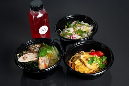 Ланч №7: Лапша карри, салат, рамен, морс