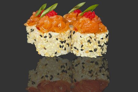 Тартар с лососем ролл