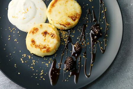 Сырники со сметаной