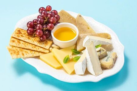 Ассорти европейских сыров