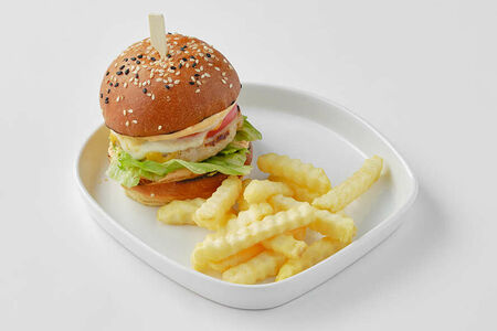 Детский бургер с картофелем фри и куриной котлетой