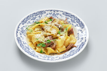 Паппарделле с говяжьими щечками