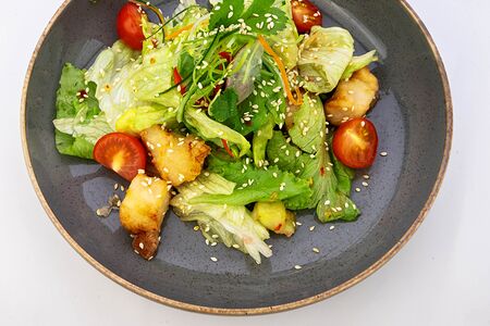 Салат с хрустящими кабачками