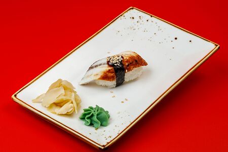 Суши с угрем