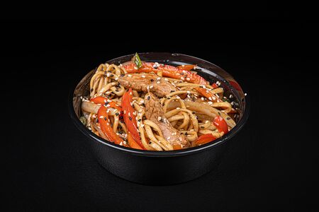 Удон с курицей в соусе терияки