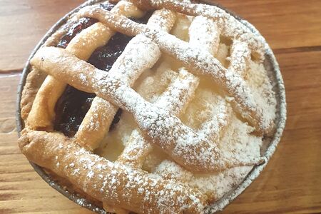 Мини-пирог с творогом и клубникой