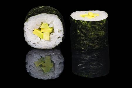 Ролл с авокадо