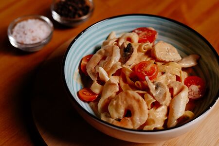 Феттуччине том ям