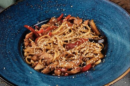 Удон с курицей