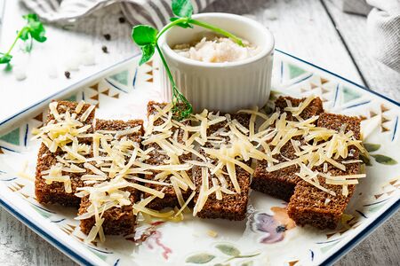 Гренки с пармезаном