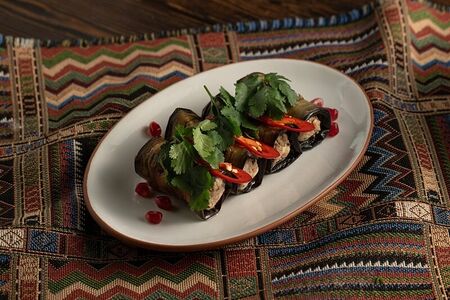 Рулетики из баклажанов