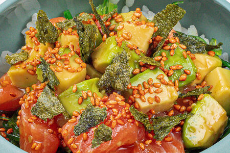 Лосось с авокадо и паровым рисом