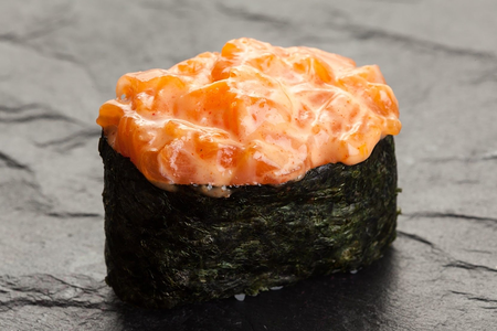 Суши Спайси-сяке