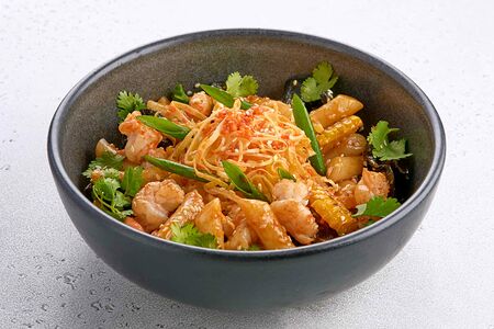 Токпокки с креветками в соусе Том Ям