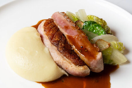 Утиная грудка с роменом и таледжио