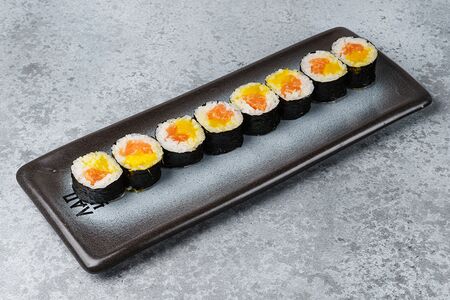 Маки Лосось-манго 