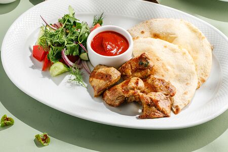 Шашлык из свинины с овощами