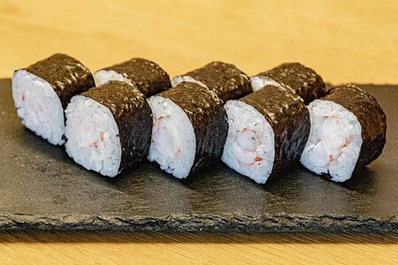 Мини-роллы с креветкой