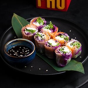 Спринг-роллы с лососем